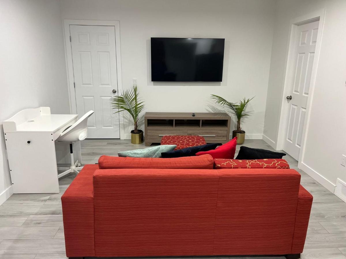 Beautiful 2 Bedroom Home Away From Home YYC Dış mekan fotoğraf