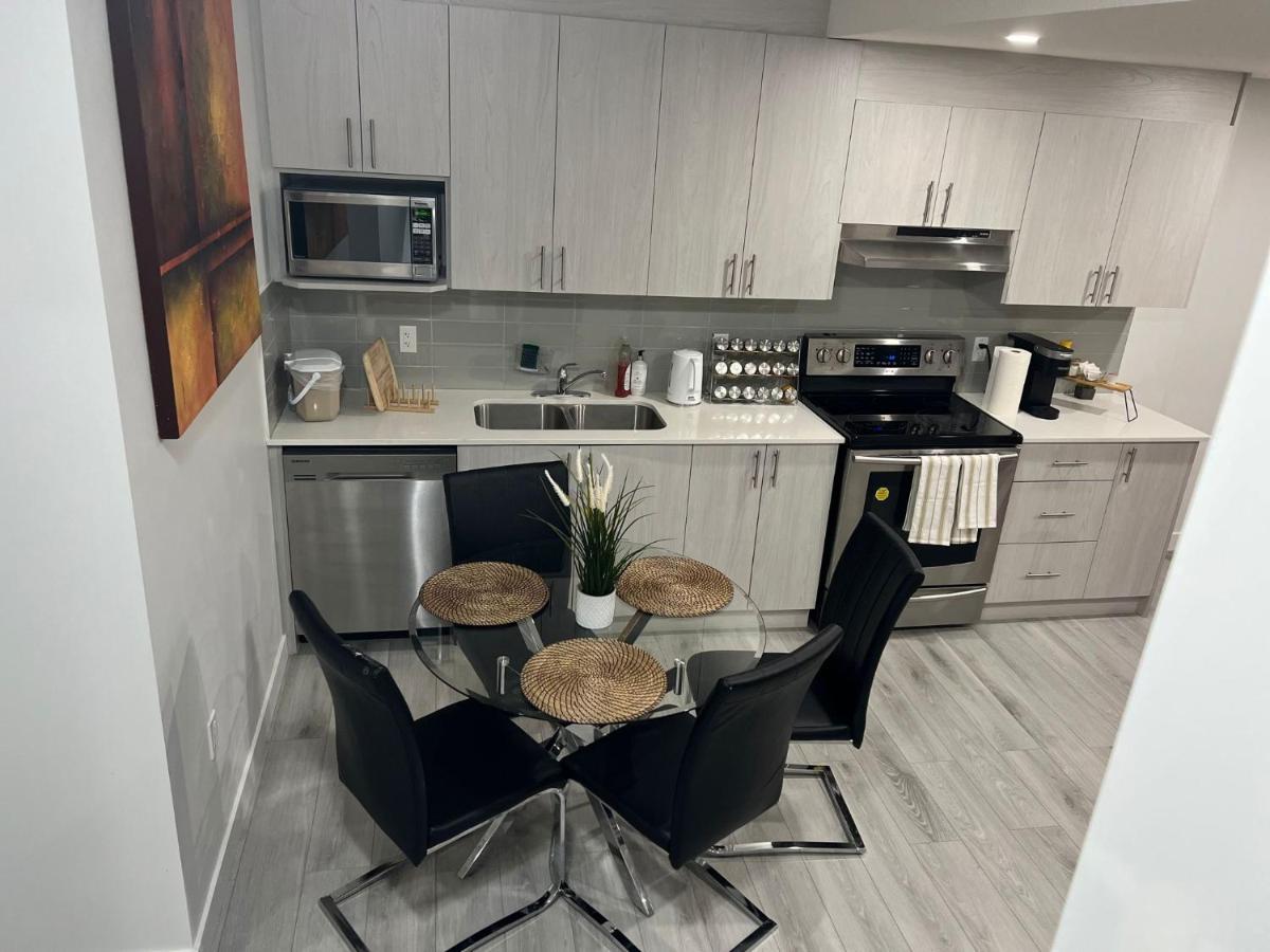 Beautiful 2 Bedroom Home Away From Home YYC Dış mekan fotoğraf