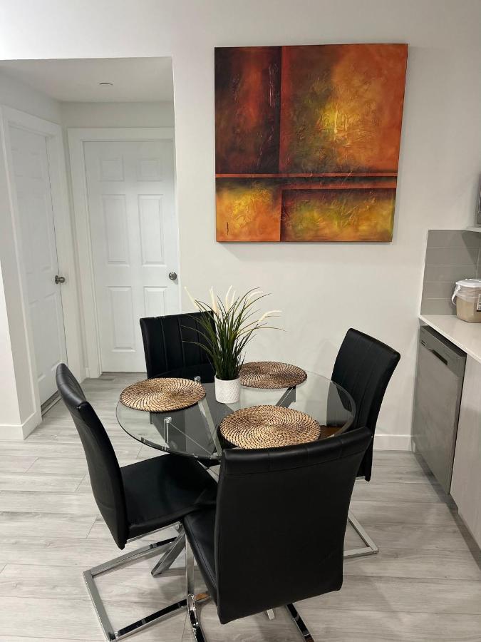Beautiful 2 Bedroom Home Away From Home YYC Dış mekan fotoğraf