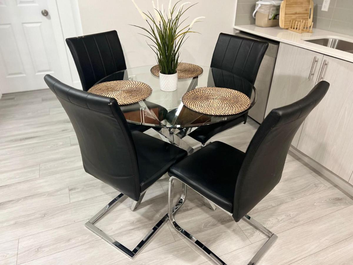 Beautiful 2 Bedroom Home Away From Home YYC Dış mekan fotoğraf
