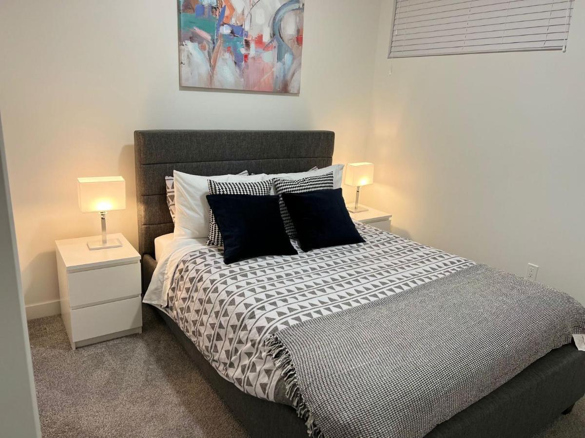 Beautiful 2 Bedroom Home Away From Home YYC Dış mekan fotoğraf