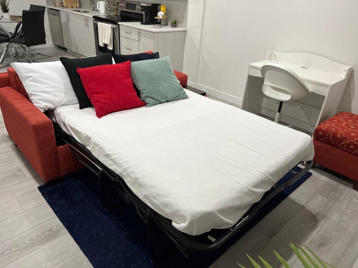 Beautiful 2 Bedroom Home Away From Home YYC Dış mekan fotoğraf