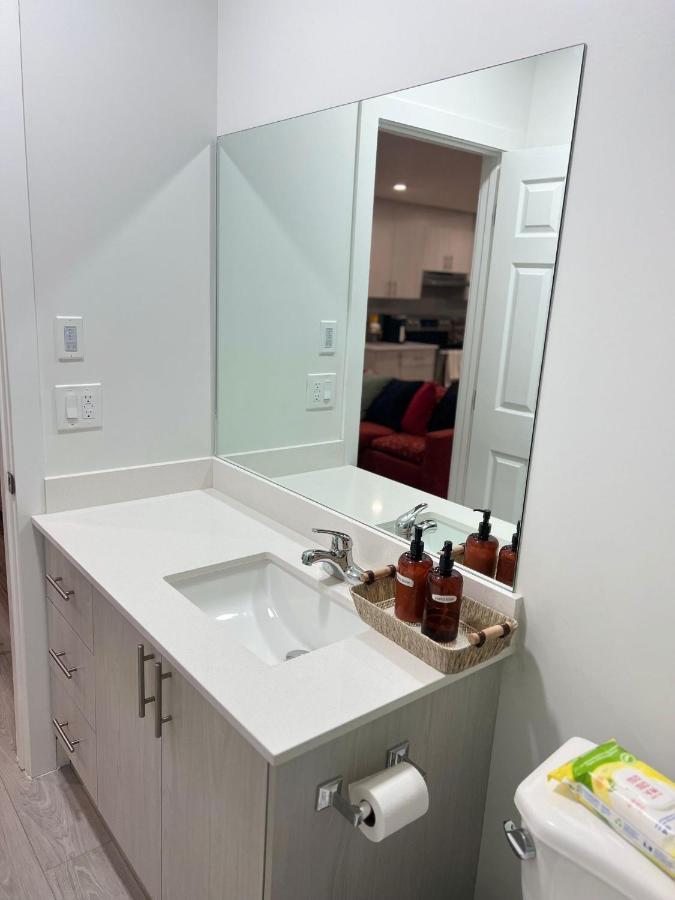 Beautiful 2 Bedroom Home Away From Home YYC Dış mekan fotoğraf